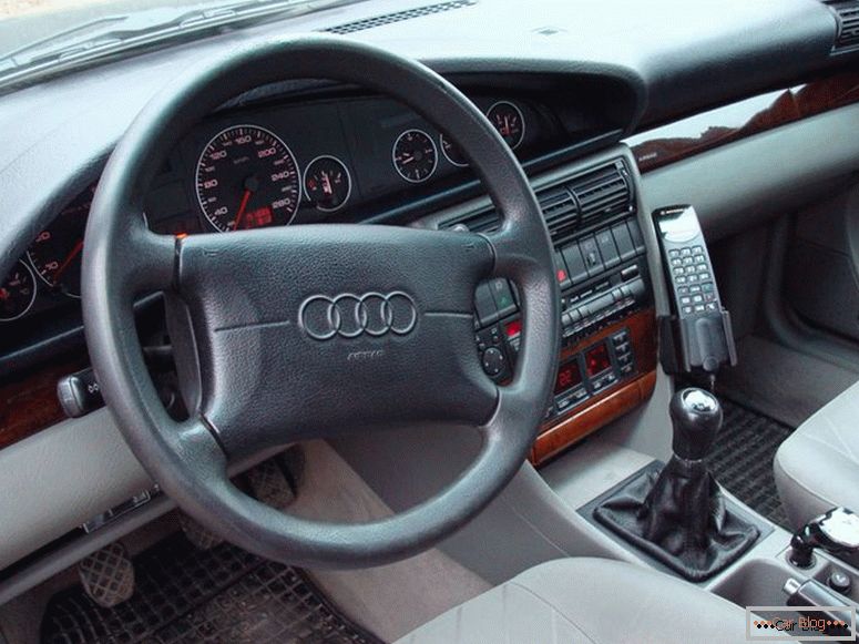 Audi 100 c4 szalon