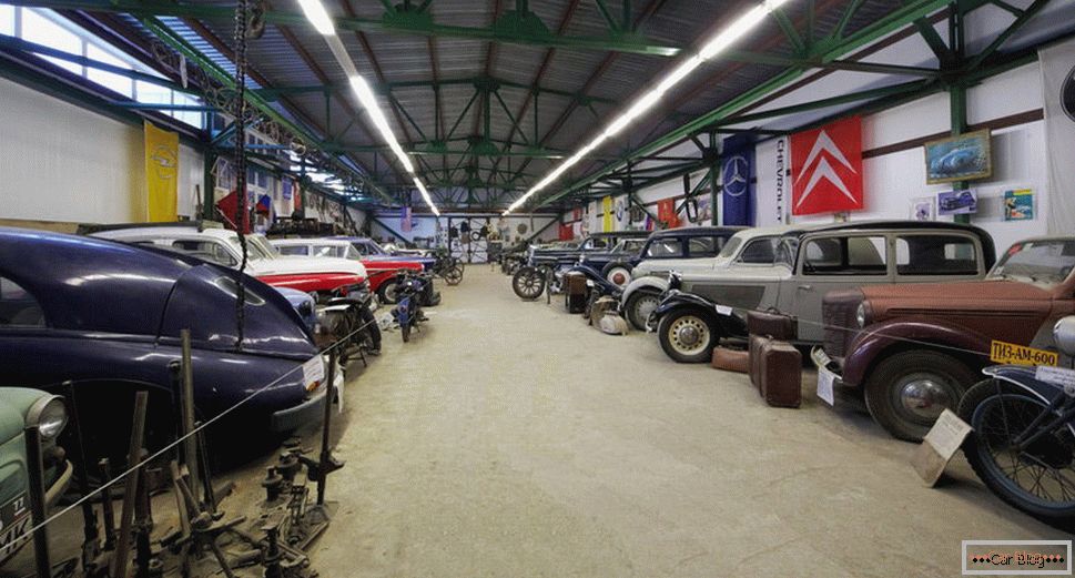 Lomakovszkij vintage autók és motorkerékpárok múzeuma