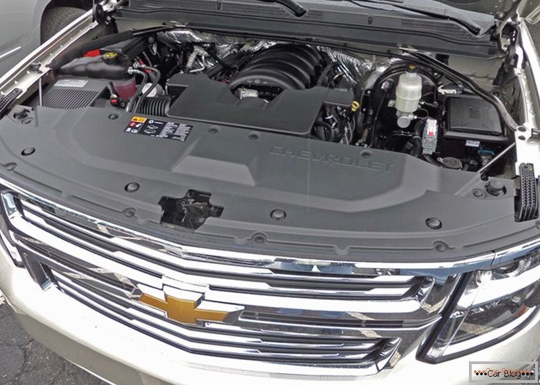 Двигатель Chevrolet Suburban 2014 képeket