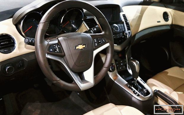 A befejező anyagok minősége és a nagyszerű beállítási lehetőségek a Chevrolet Cruze szalon megkülönböztető tulajdonságai.