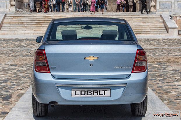 Chevrolet Cobalt autó: hátulnézet