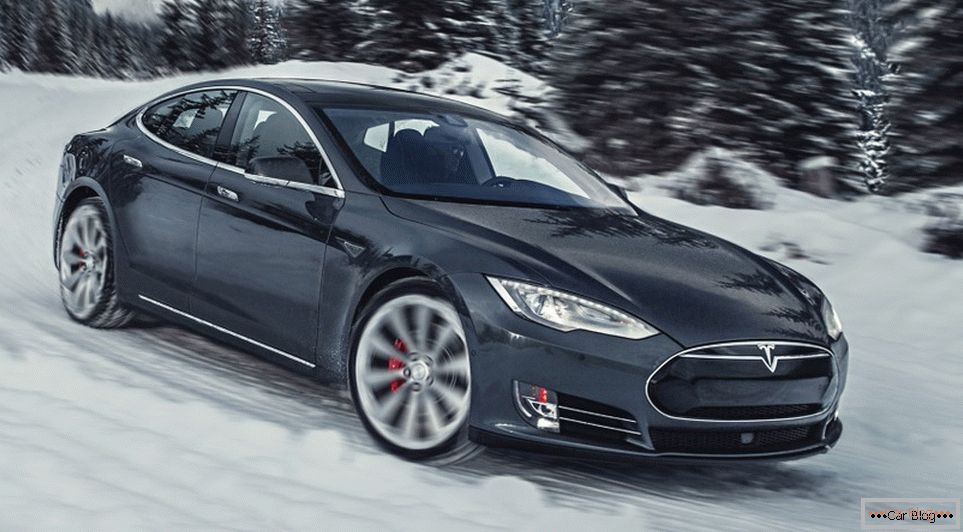 Kilencvenezer Tesla Model S válaszolt gyártó