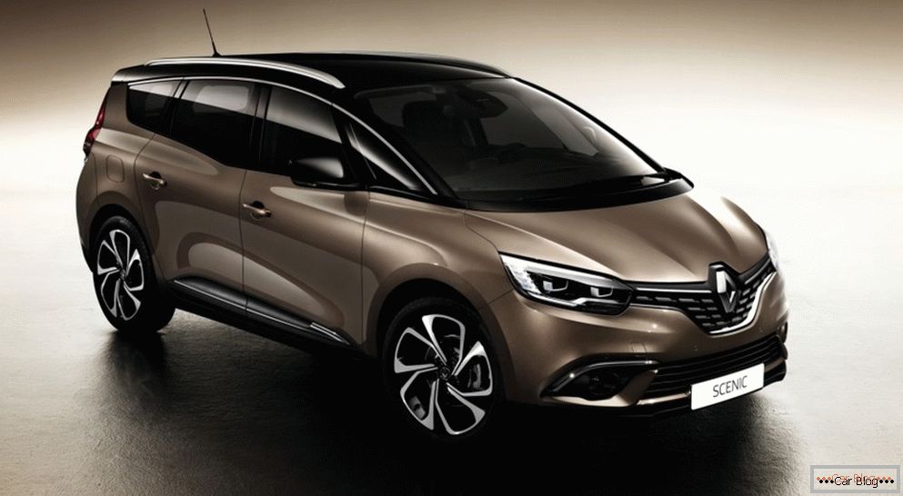 Французы провели презентацию нового Renault Grand Színpadi