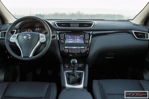 A Nissan Qashqai autójának kabinja élvezni fogja a vezető és az utasok kényelmét