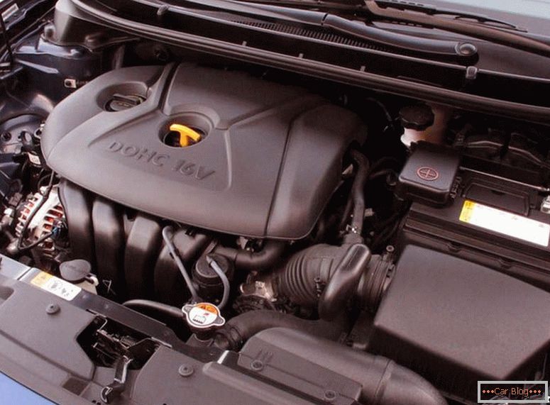 Hyundai Elantra fotó двигатель