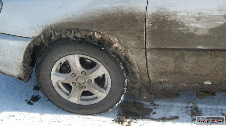 Hogyan tisztítsunk autót télen