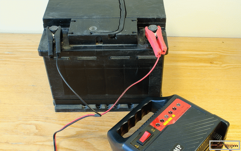 Hogyan működik a karbantartás nélküli autós akkumulátor karbantartása otthon?