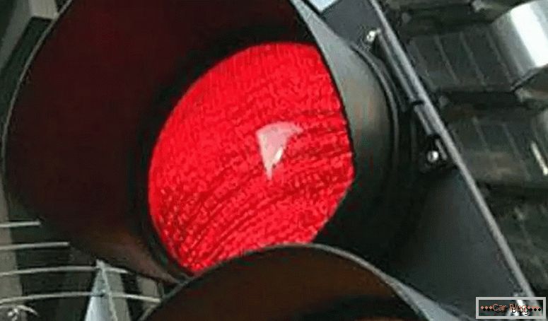 mi a büntetés egy piros lámpa vezetésére?