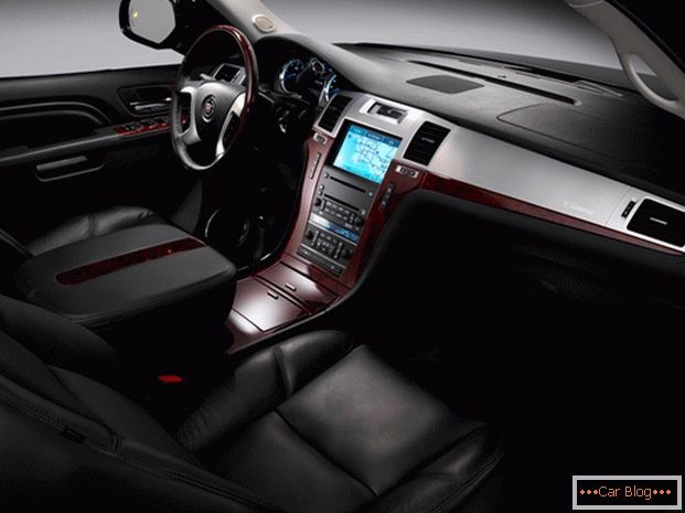 Bose 5.1 kabin - акустическая система, установленная в автомобиле Cadillac CTS