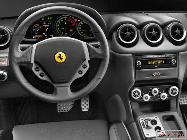 Bose Media System egy Ferrari autóban