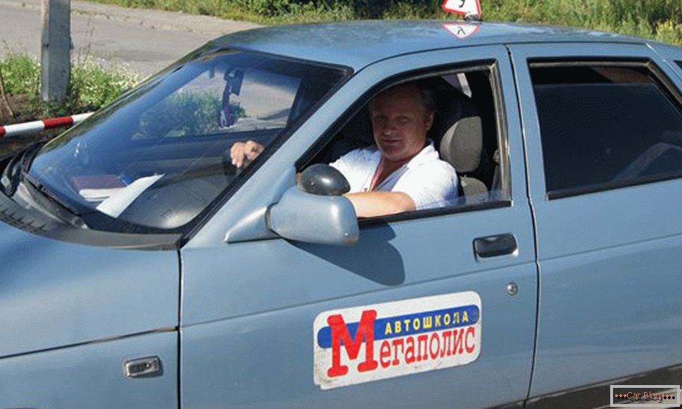 Gépjárművezető iskola«mamutváros» в Новосибирске