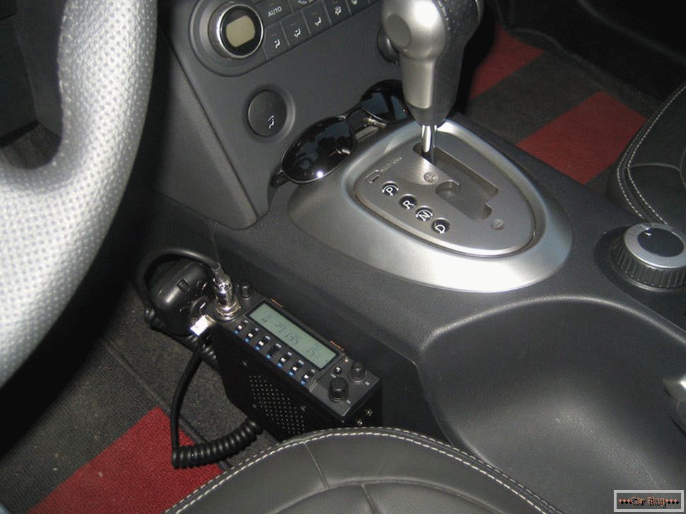 A rádió elhelyezése az autóban