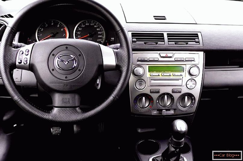 Mazda 2: japán hagyományok 2002 óta