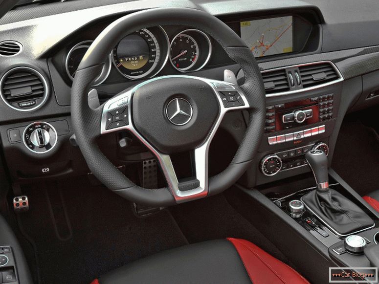 Mercedes Benz C-osztály 2014 amg autó belső