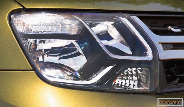 Renault Duster fényszórók