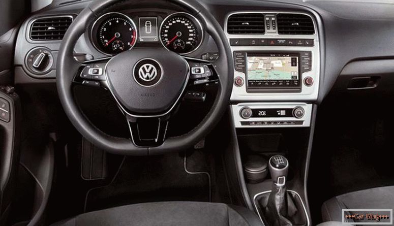 Az autó belseje és belseje megváltoztatása Volkswagen Polo