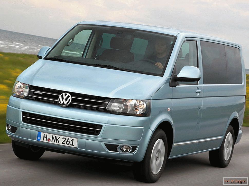 kisbuszt Volkswagen Multivan Bluemotion