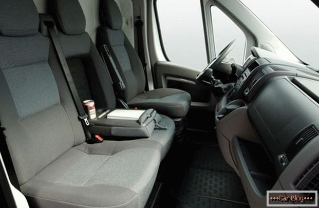 Kényelmes ülések a Peugeot Boxerben