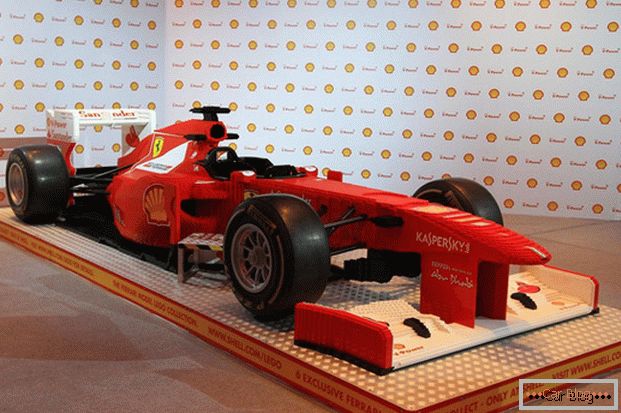 Ferrari a Legótól