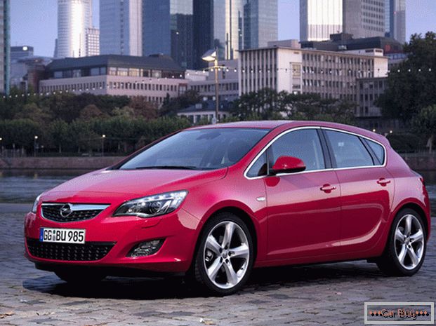 Kényelem és praktikum - az autó Opel Astra jellemző tulajdonságai