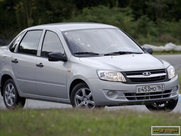Az autógyártók Lada Granta igyekszik figyelembe venni az orosz vezetők igényeit