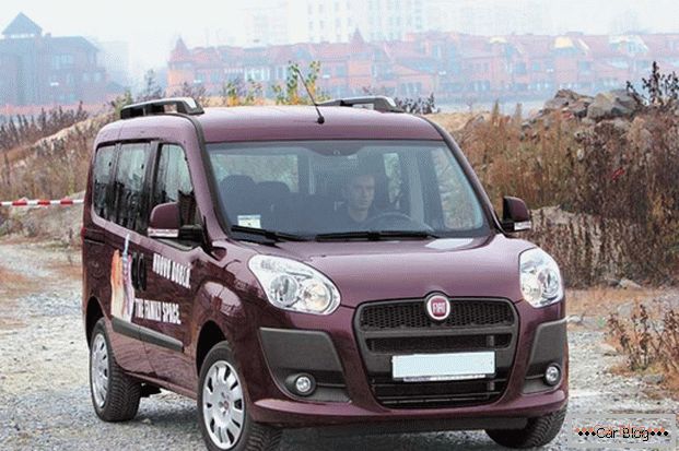 A FIAT Doblo személyautó felszerelhető 7 üléssel