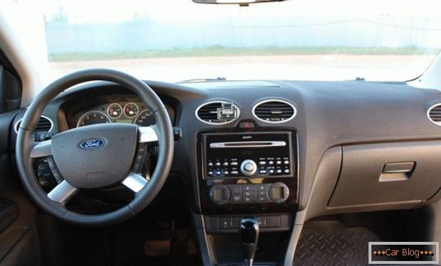 Az autó kabinjában a Ford Focus