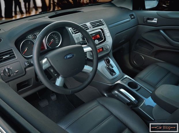 Ford Kuga autó belső наоборот более презентабелен в отличии от внешности автомобиля
