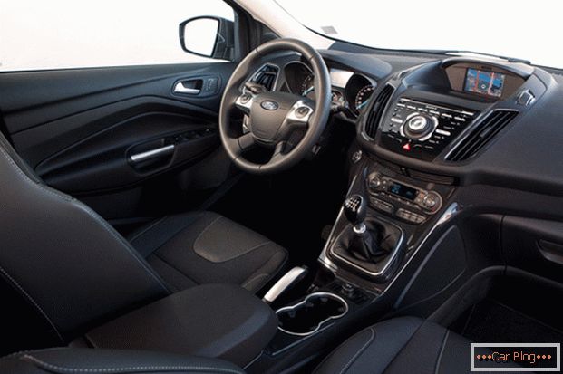 A Ford Kuga tágas és kényelmes fülkével rendelkezik. 