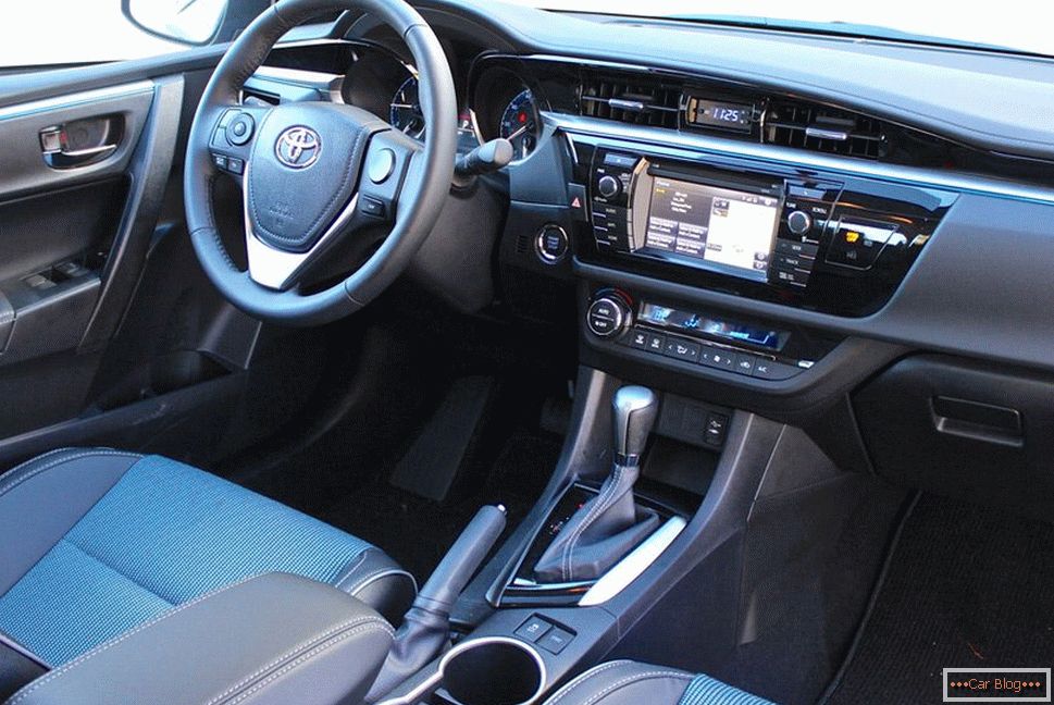 A Toyota Corolla kabinjában