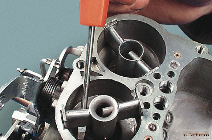 a VAZ 2109 karburátor motorjának beállítása