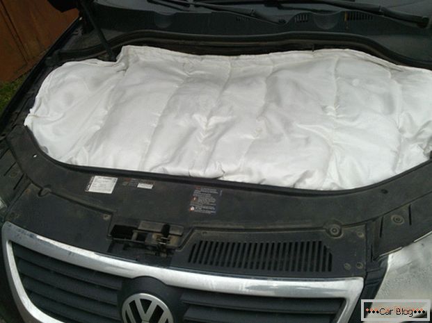 Az automatikus takaró lehetővé teszi, hogy a motor télen meleg legyen