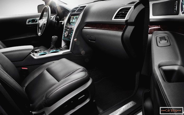 Ford Explorer 2014 autó belső